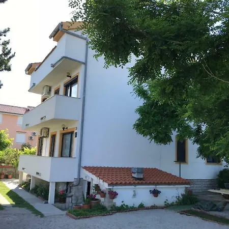 Appartement Lena *