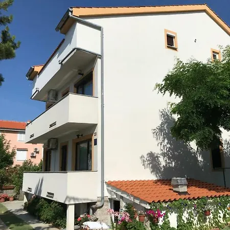 Lena Appartement *