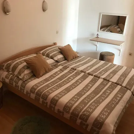 Lena Apartman