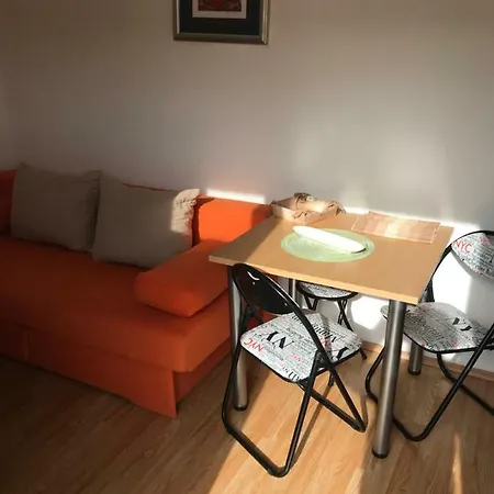 Lena Apartman