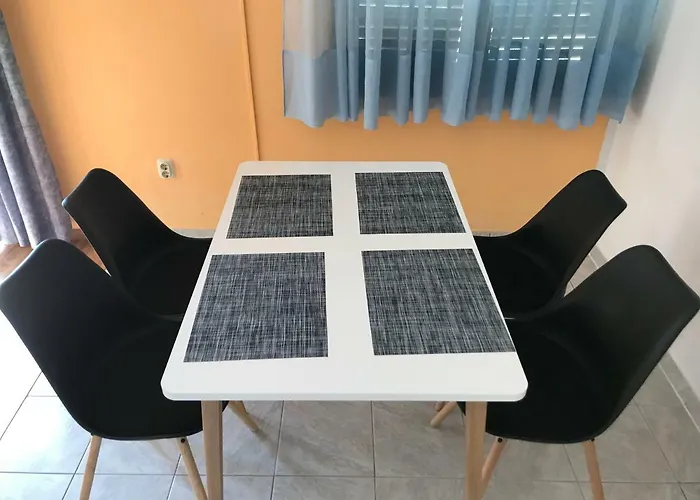Lena Apartament