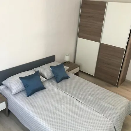 Lena Apartament